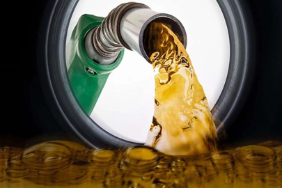 Benzin fiyatlarına 1,50 TL zam! Motorin yolda