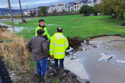 İzmir Bergama aşırı yağışlarla mücadele ediyor
