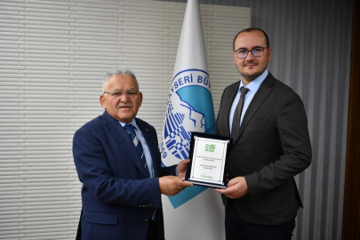 Kayseri Büyükşehir'de 'dönüşüm' ödülü