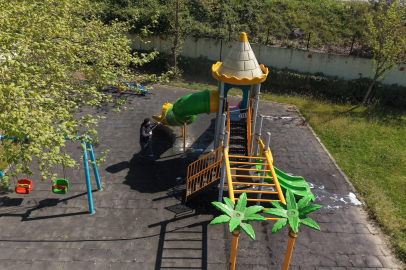 Çayırova’daki parkların oyun grupları yıkanıyor